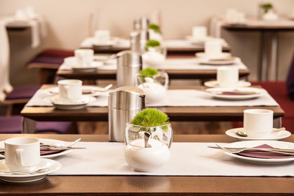 Hotel Hollmann Halle  Ngoại thất bức ảnh