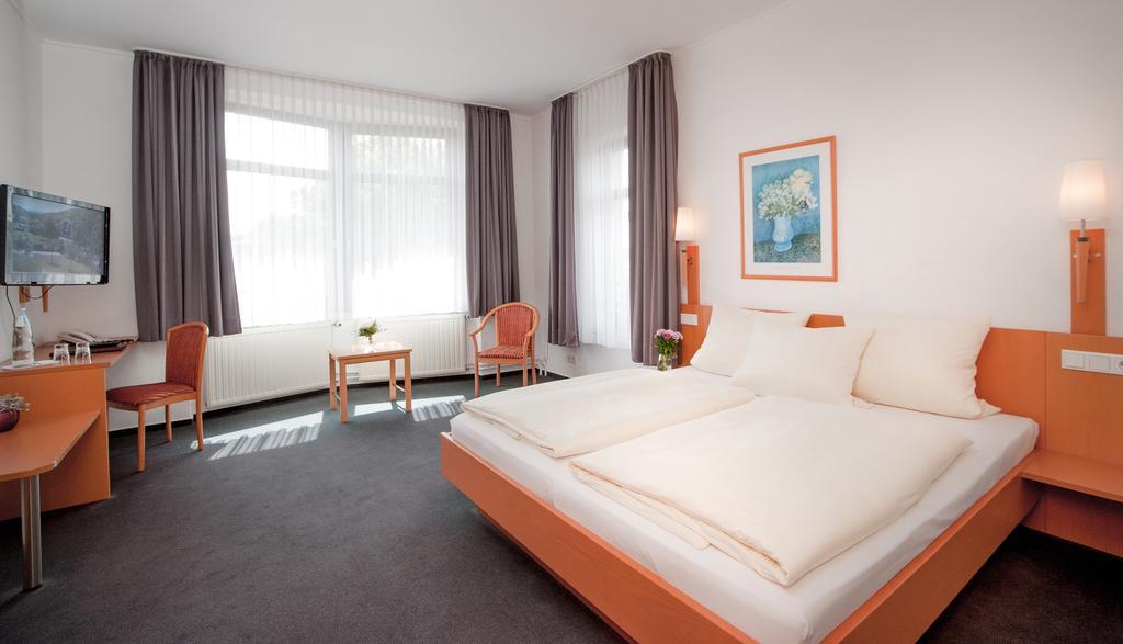 Hotel Hollmann Halle  Ngoại thất bức ảnh