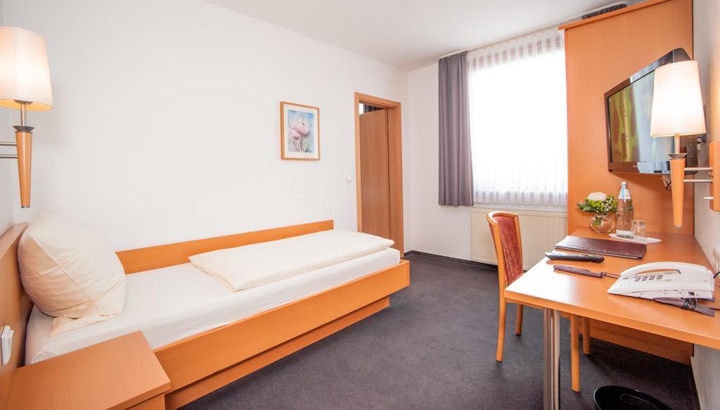 Hotel Hollmann Halle  Ngoại thất bức ảnh
